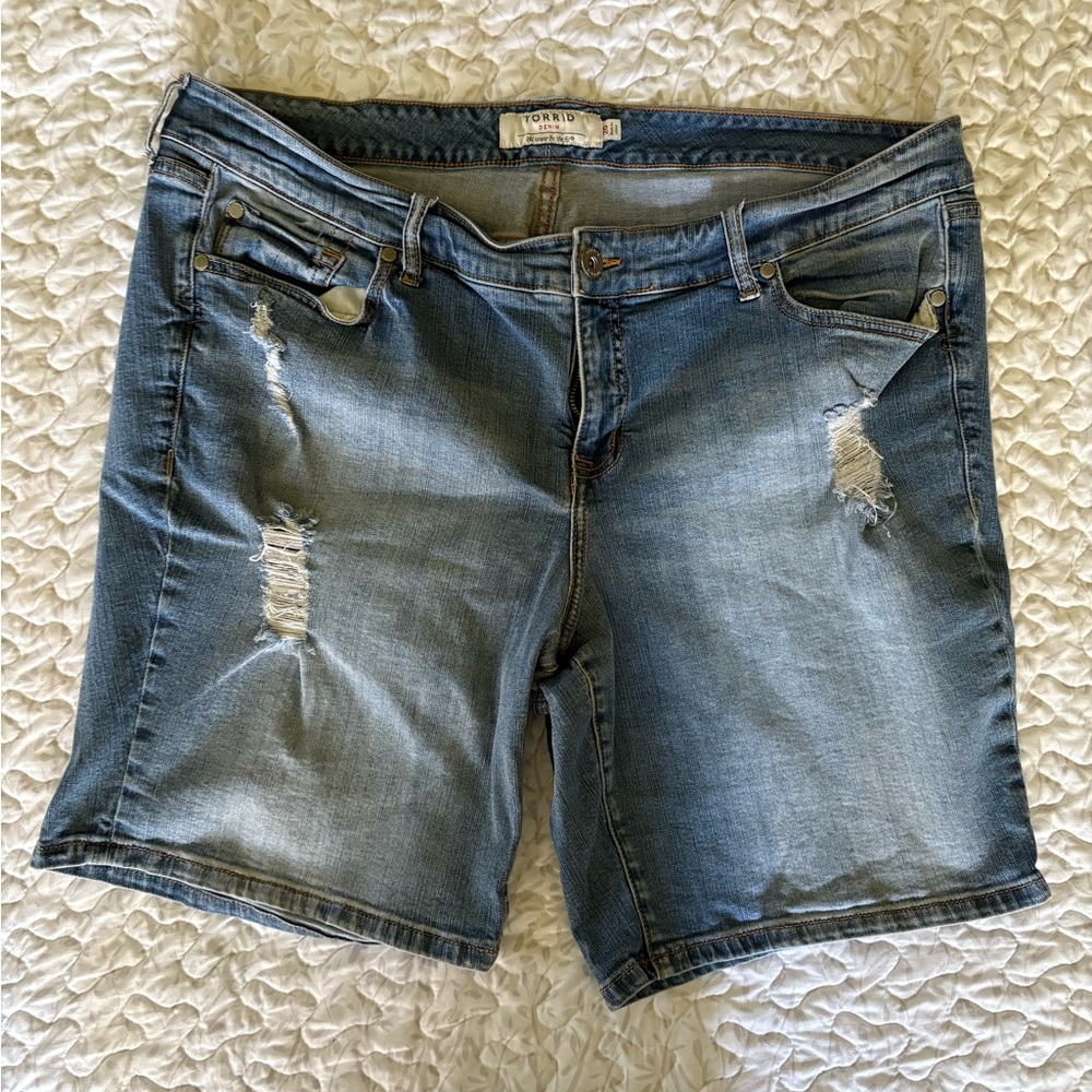 Torrid distressed denim short SZ 20